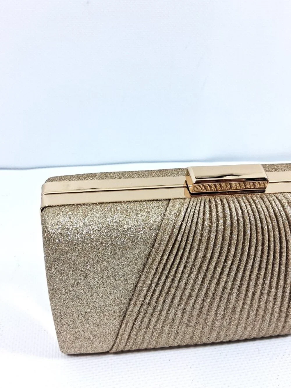 Sparkly Gold Evening Clutch with Chain Shoulder Strap Kiss Lock Top Closure NEW